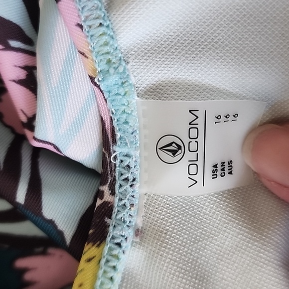 bathing suit - Picture 3 of 3